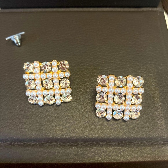 🌟 Gold Elegant Square Pearl Crystals Stud Earrings - Picture 7 of 8